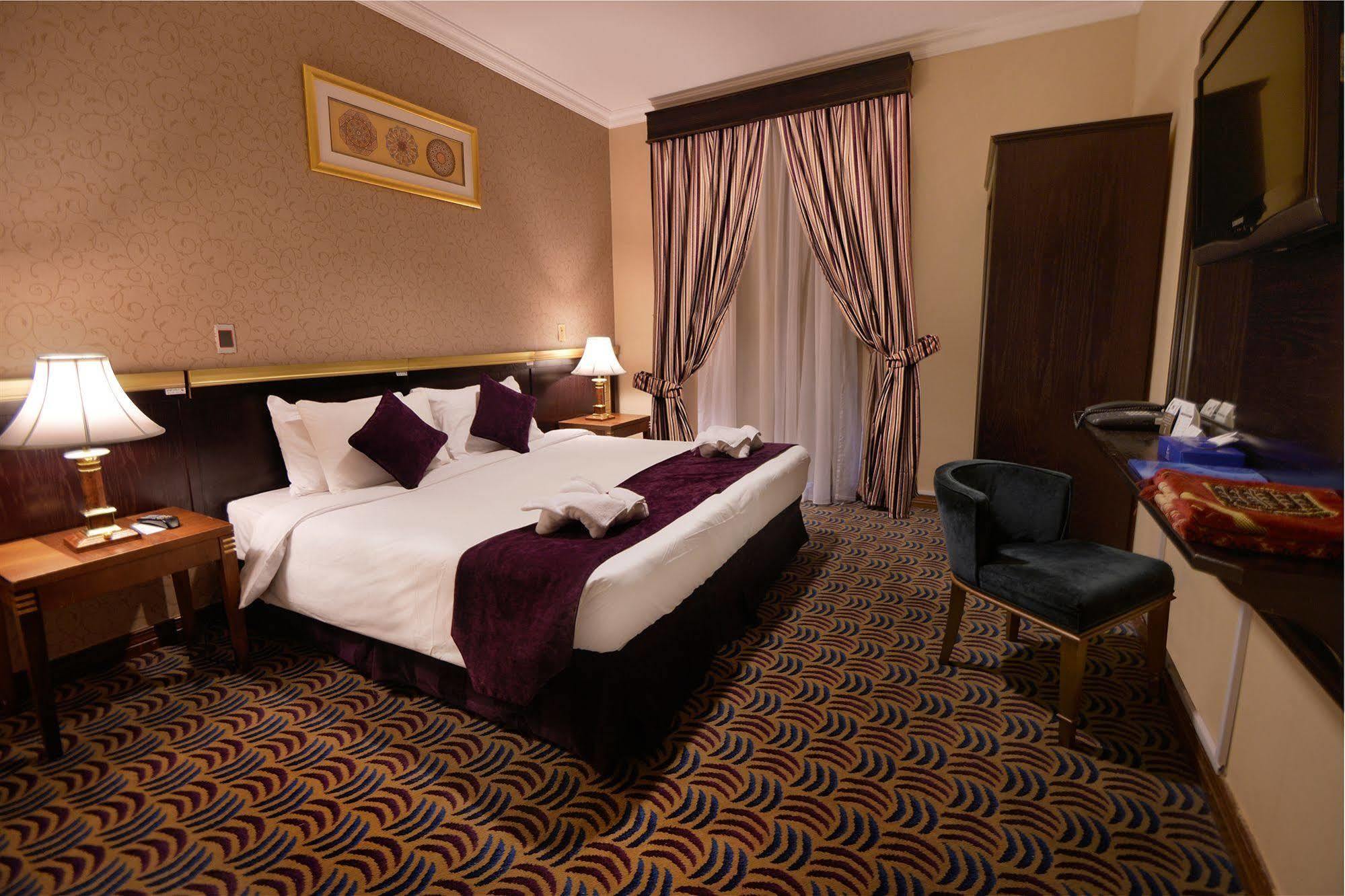 होटल Taiba Front Hotel 3*